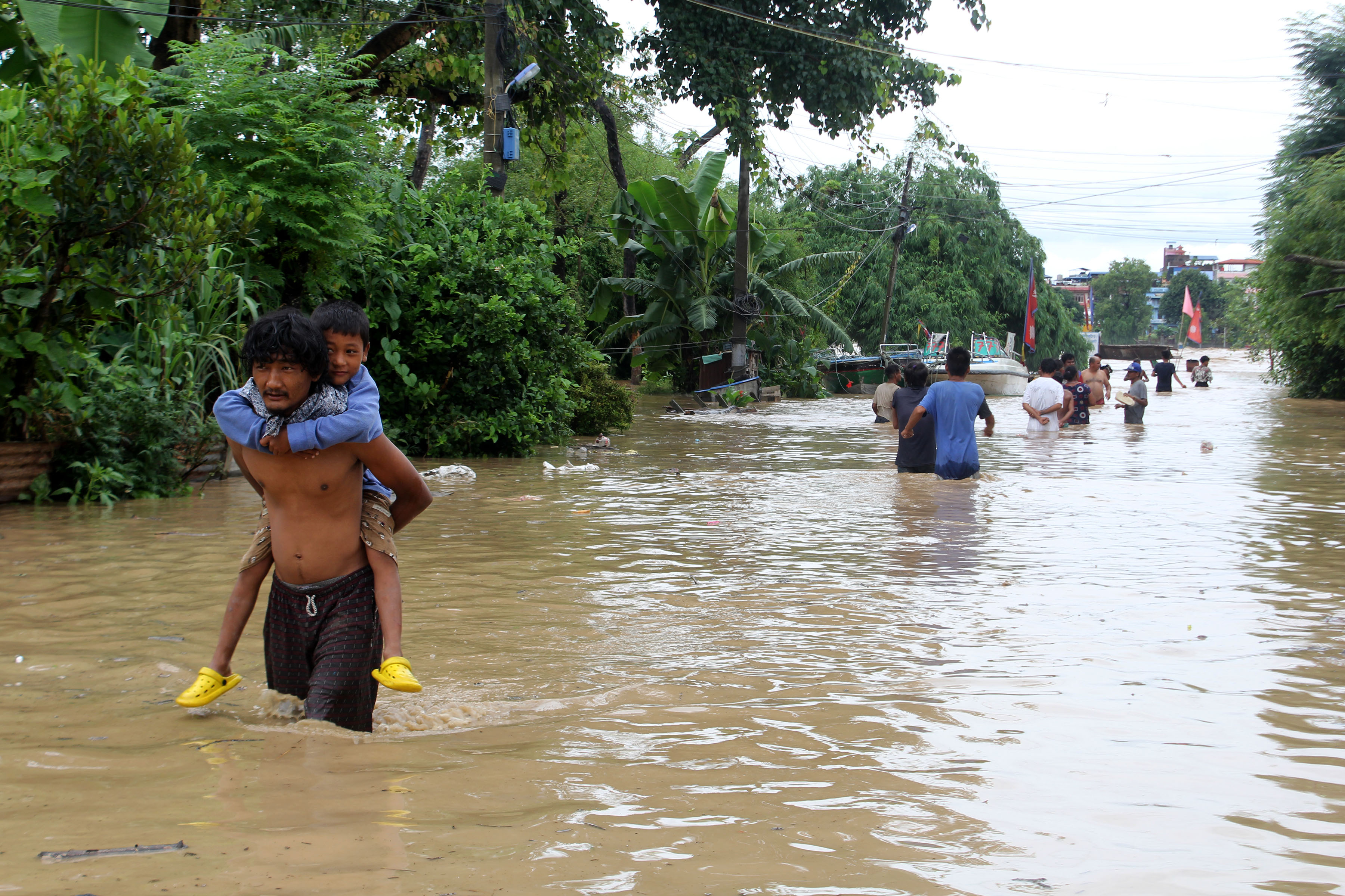 तस्बिरमा बाढीपहिरोको वितण्डा 