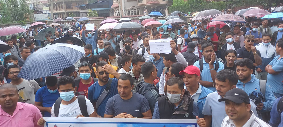 दक्षिण कोरिया जाने युवाहरूले घेरे ईपीएसको कार्यालय, सम्झौतापत्र बनाउन माग