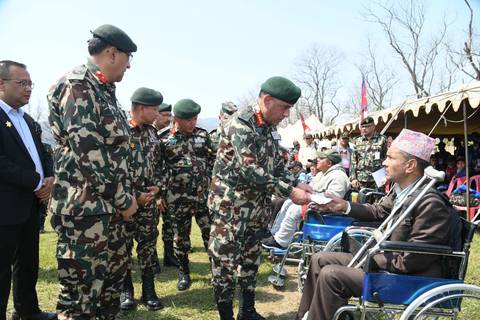 ex-army-con1680919570.jpg