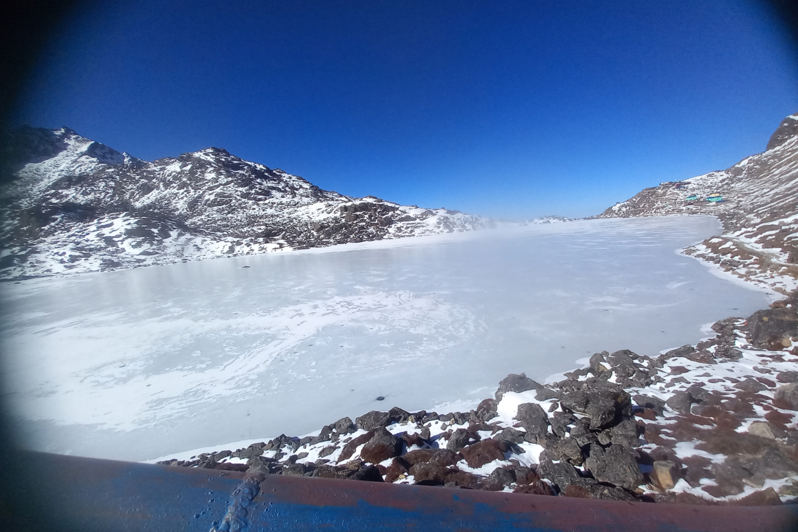 गोसाइँकुण्डमा हिउँ पग्लिन सुरु