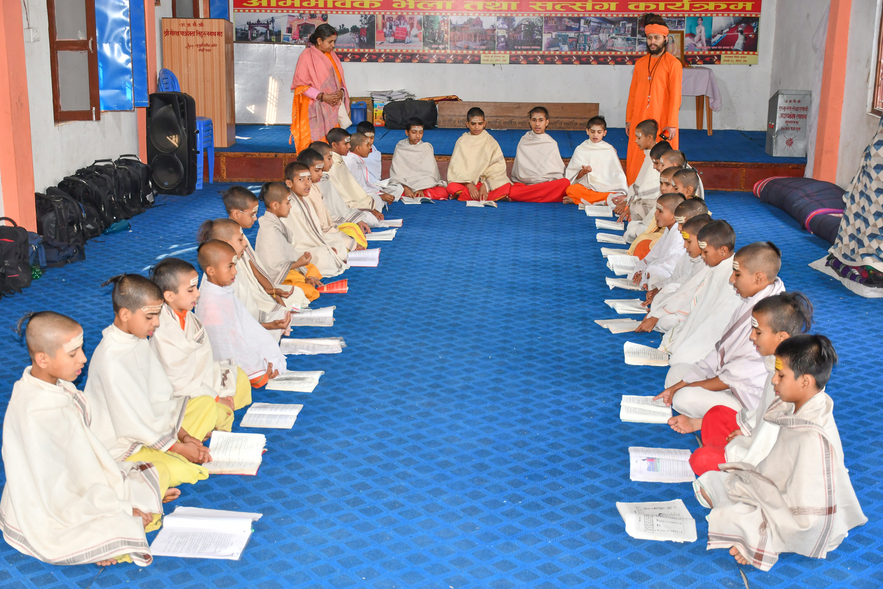 दाङमा संस्कृत पढ्दै बटुक