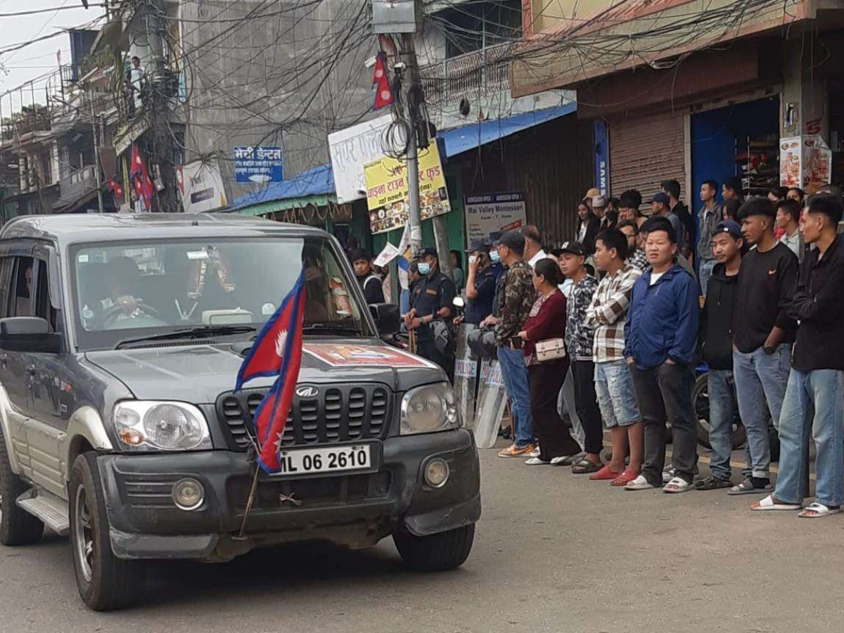 इलाम–२ मा भारतीय गाडीको प्रयोग गरी ‘नो भोट’अभियान, दुर्गा प्रसाईं सहभागी