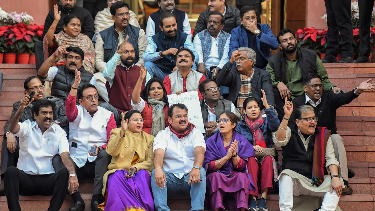 भारतमा एकै दिन ७८ विपक्षी सांसद निलम्बित