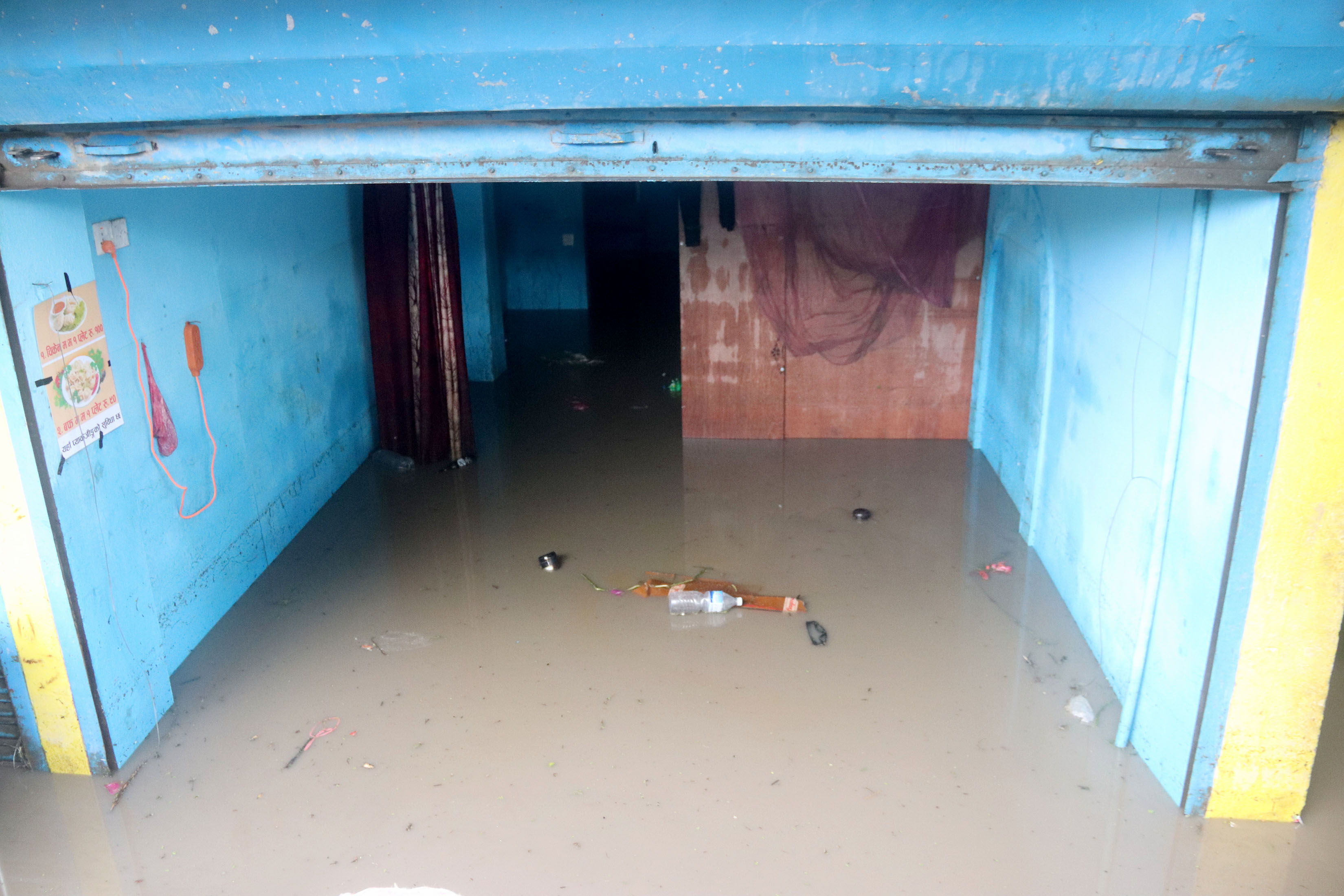 काठमाडौंका नदी किनाराका घरमा बाढी पस्यो