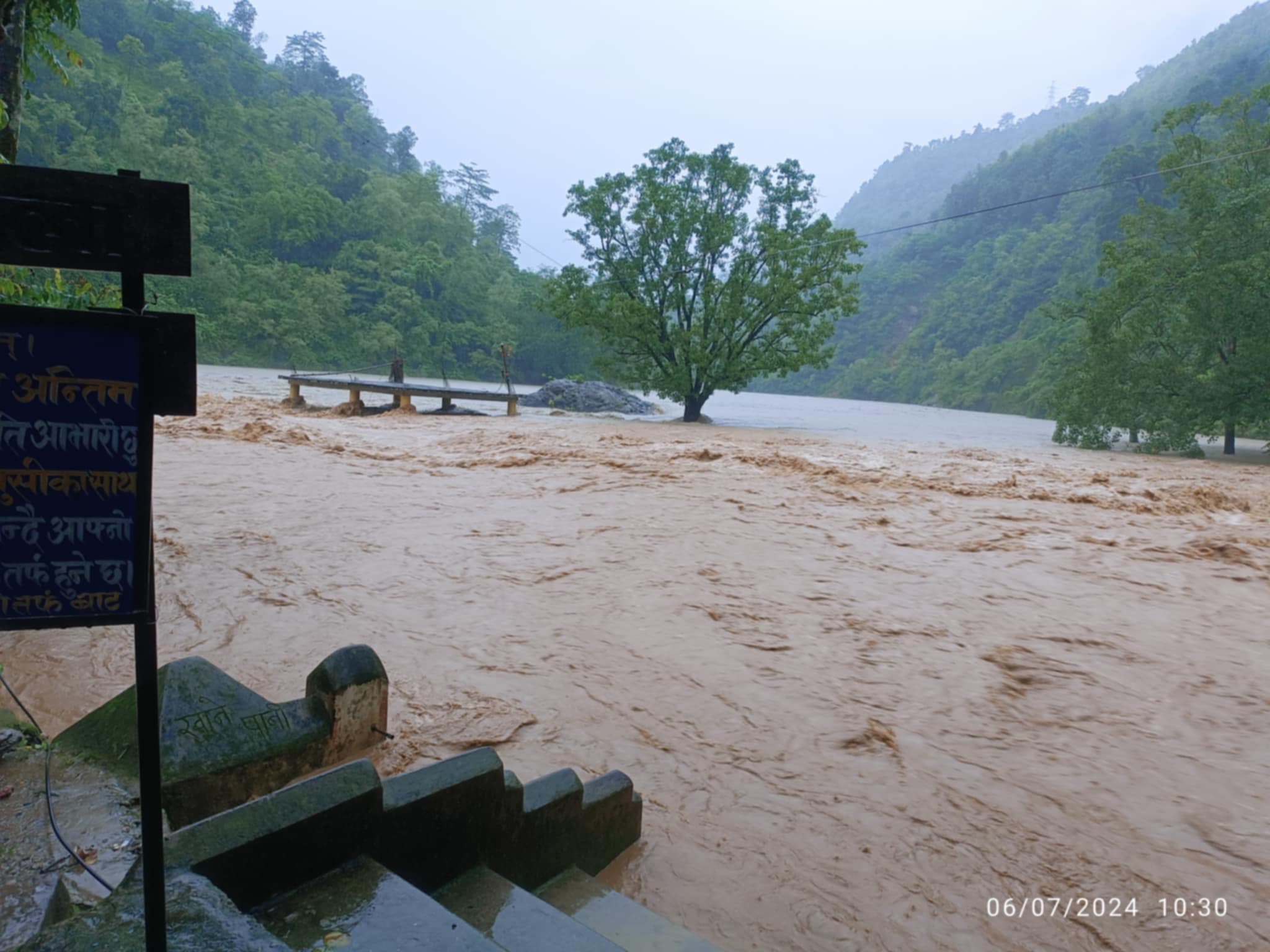 कालीगण्डकी र सेतीखोलामा जलसतह बढेपछि सेतीबेनी र शालिग्राम शिला डुबानमा, पुजारी तथा पण्डित विस्थापित