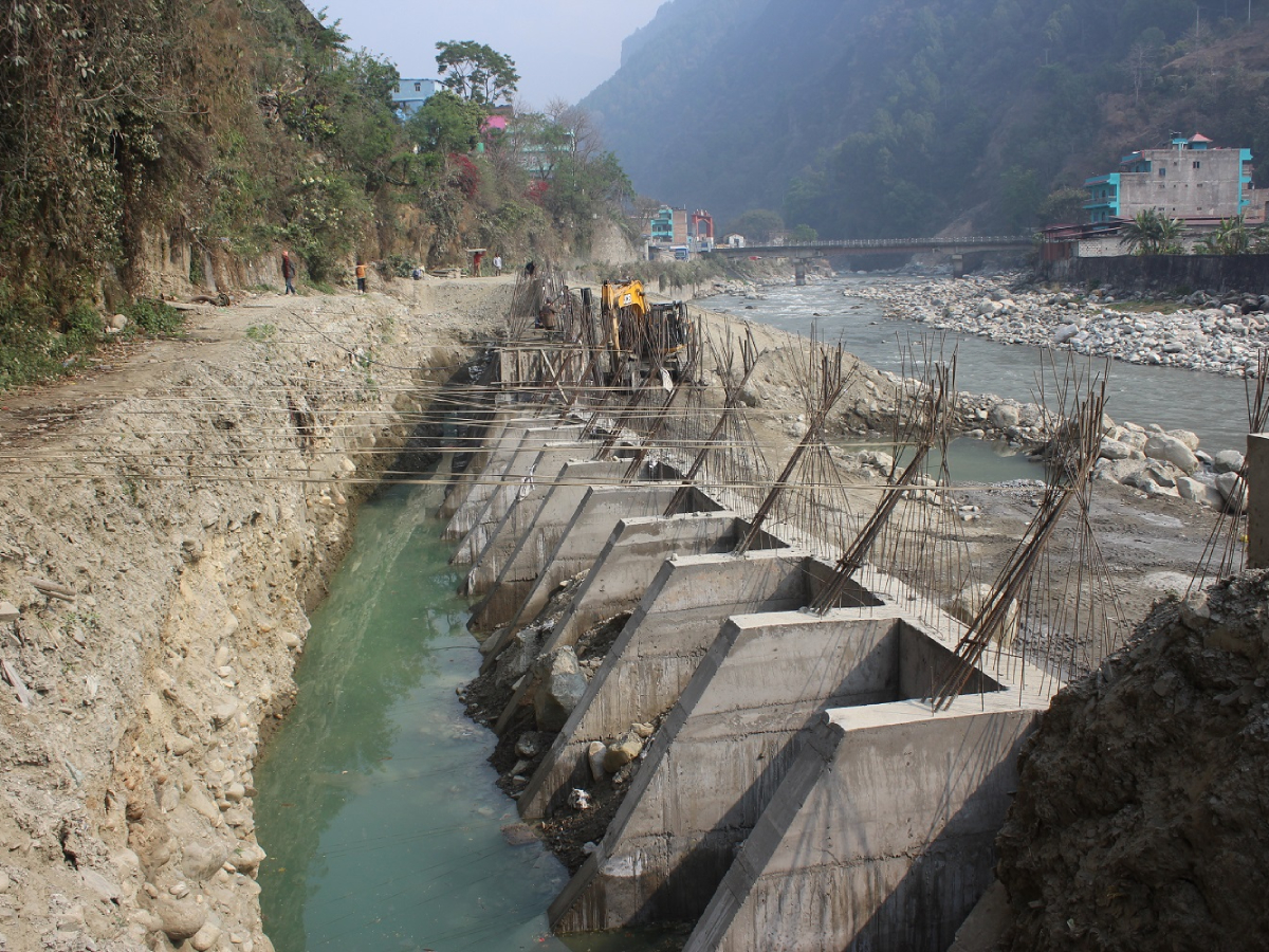 कालीगण्डकीको कटान रोकथाम गर्न पर्खाल निर्माण