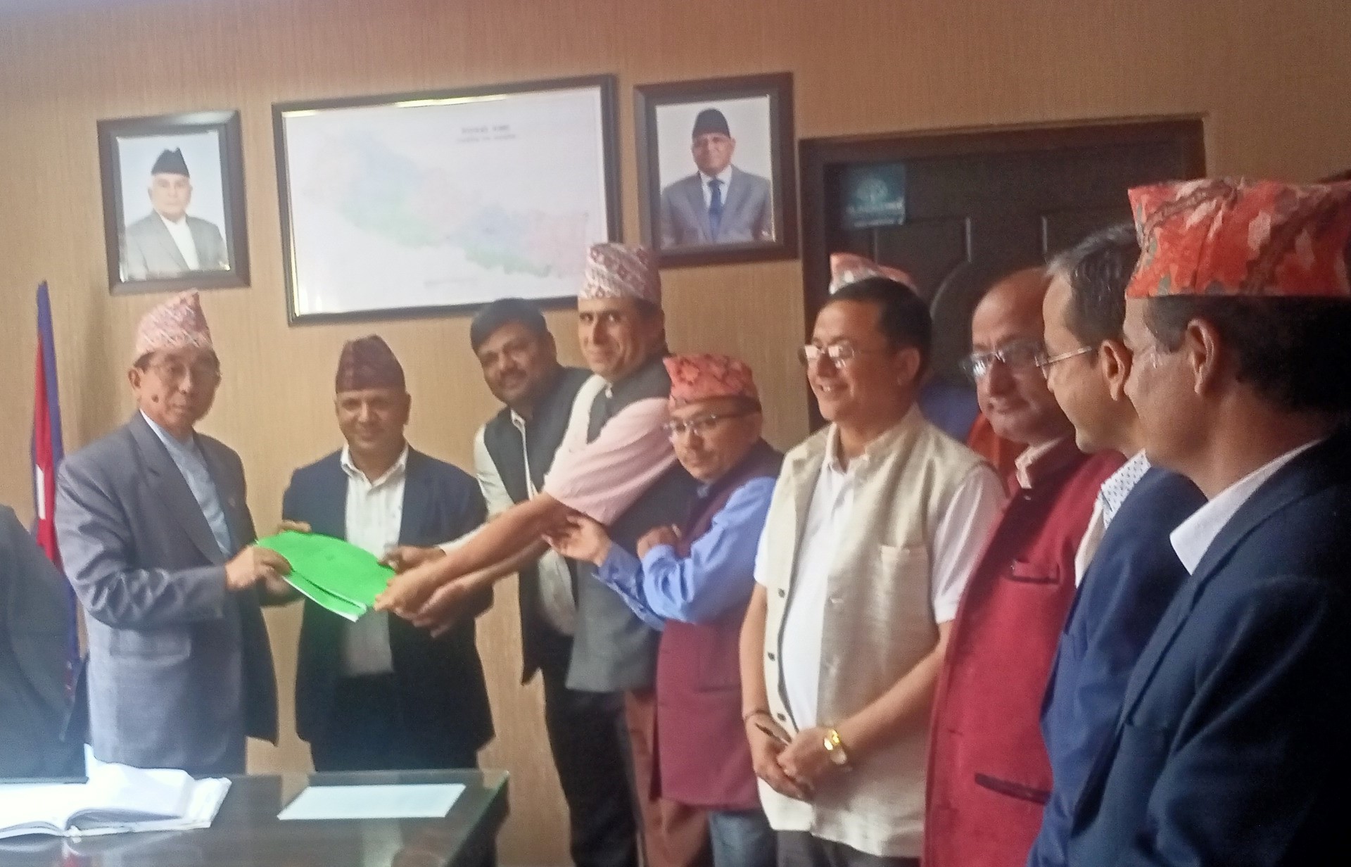 विद्यालय कर्मचारी र सरकारबीच यसरी भयो सहमति [तस्बिरहरू]