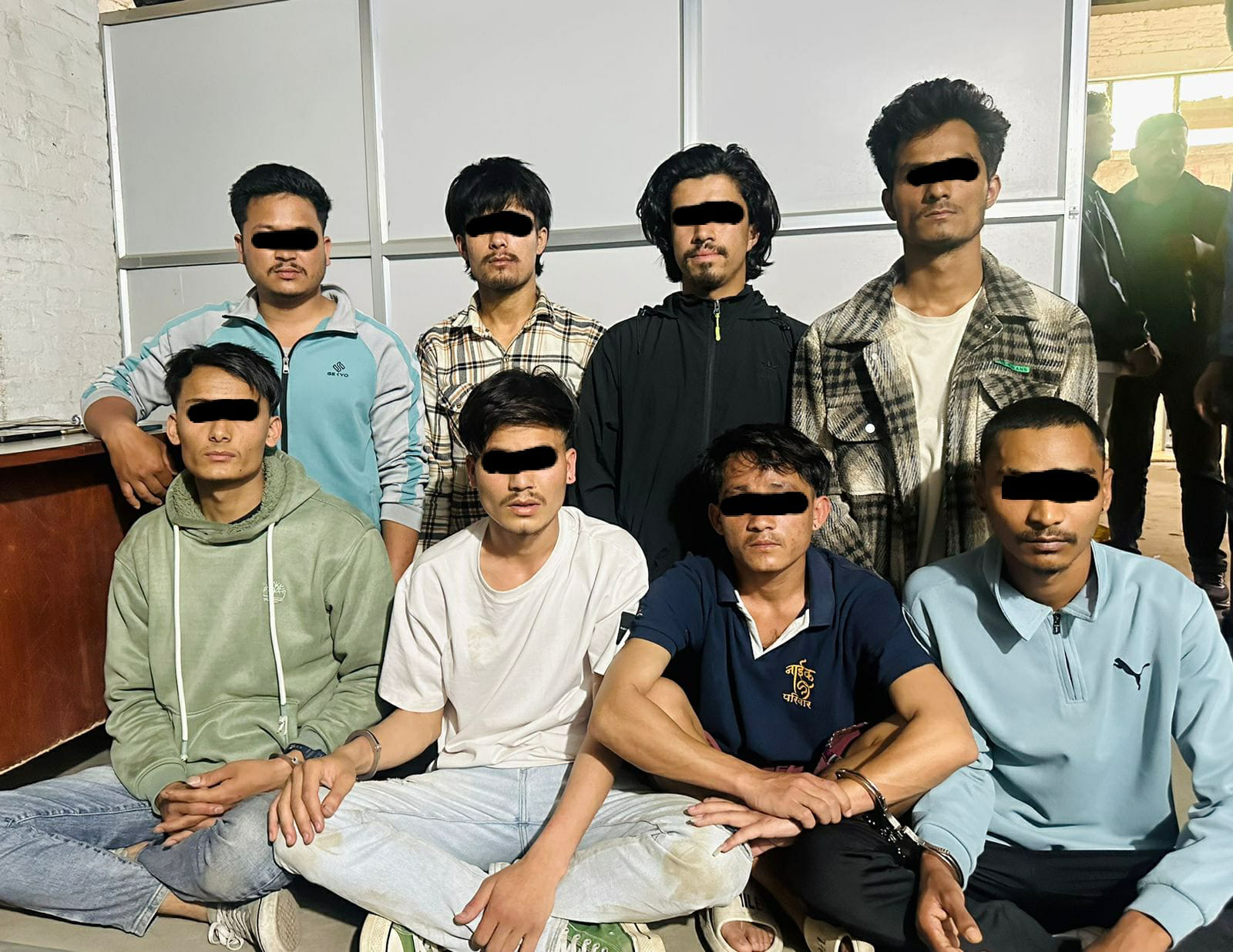 खुकुरी प्रहरी गरी फरार १० जना पक्राउ 