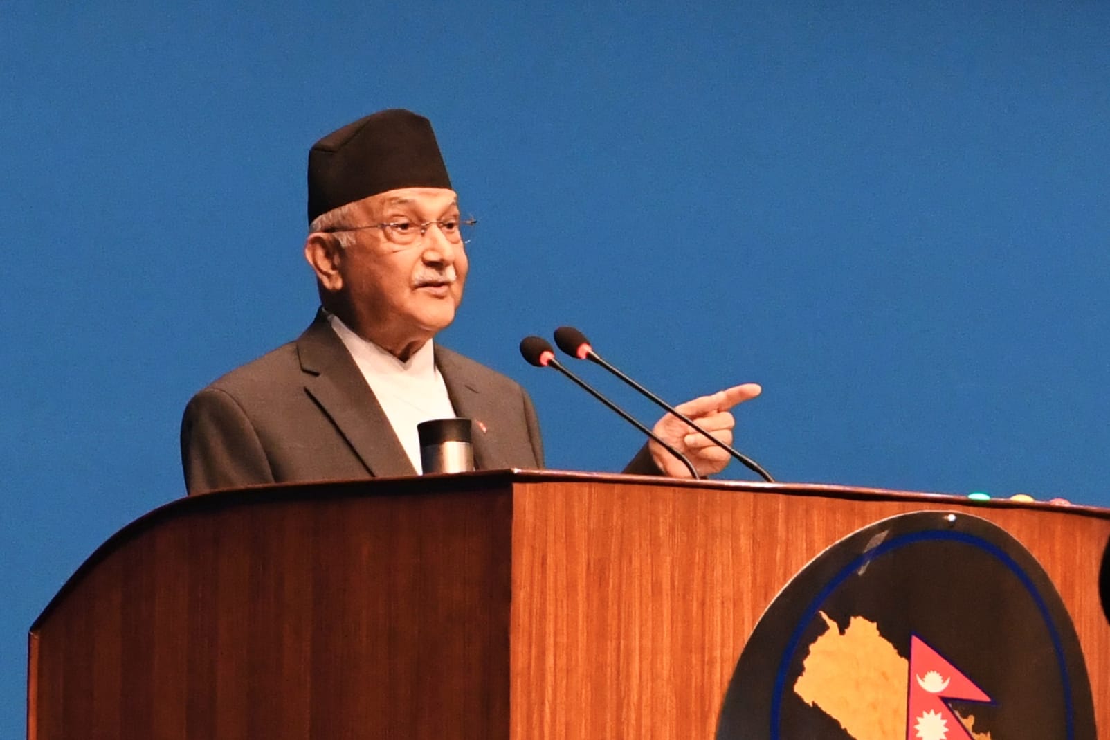 दिनदहाडै खुँडा हानेर युवकको हत्या गर्ने गुण्डालाई आममाफी दिइएकोमा ओली उठाए प्रश्न