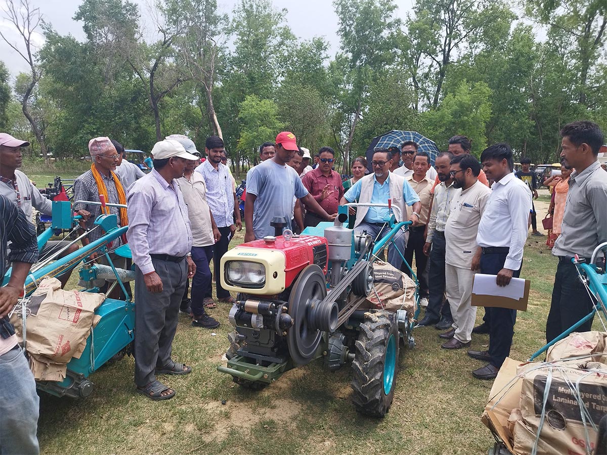 किसानलाई अनुदानमा कृषि उपकरण