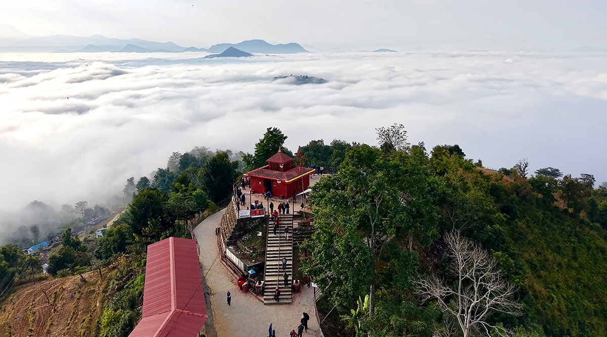 थानीमाई मन्दिर र कुहिरो