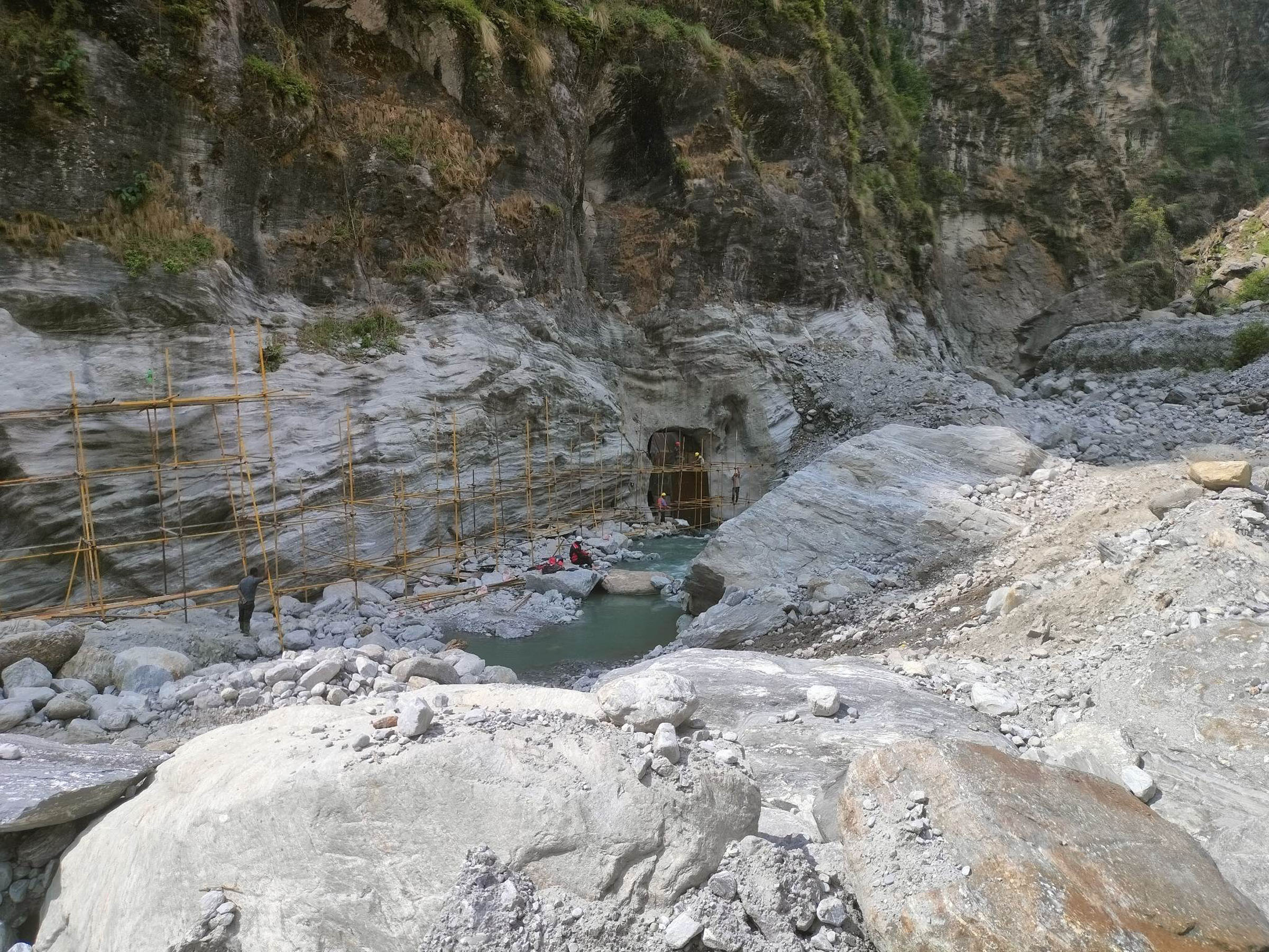 मेलम्चीको वैकल्पिक प्रणालीको ‘गेट’ मर्मत