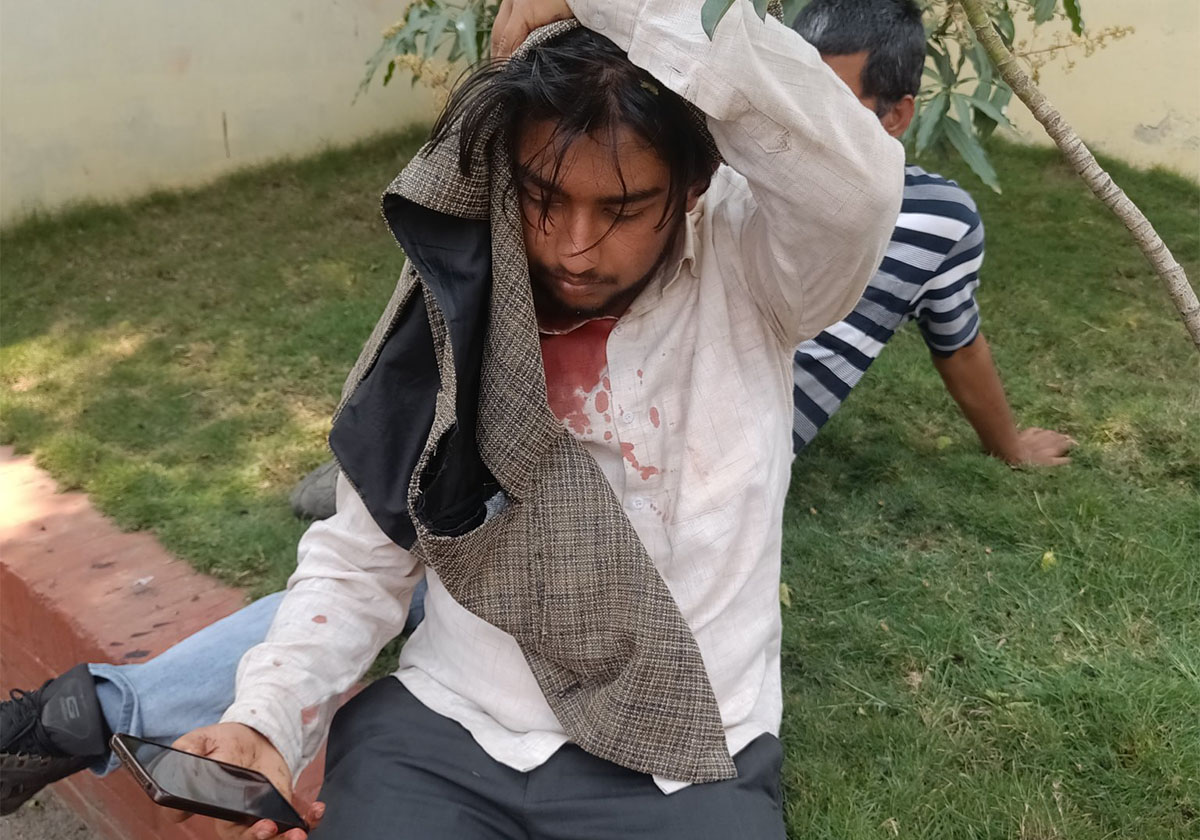 गृहमन्त्रीले मिटरब्याजी पीडितसँग मागे माफी 