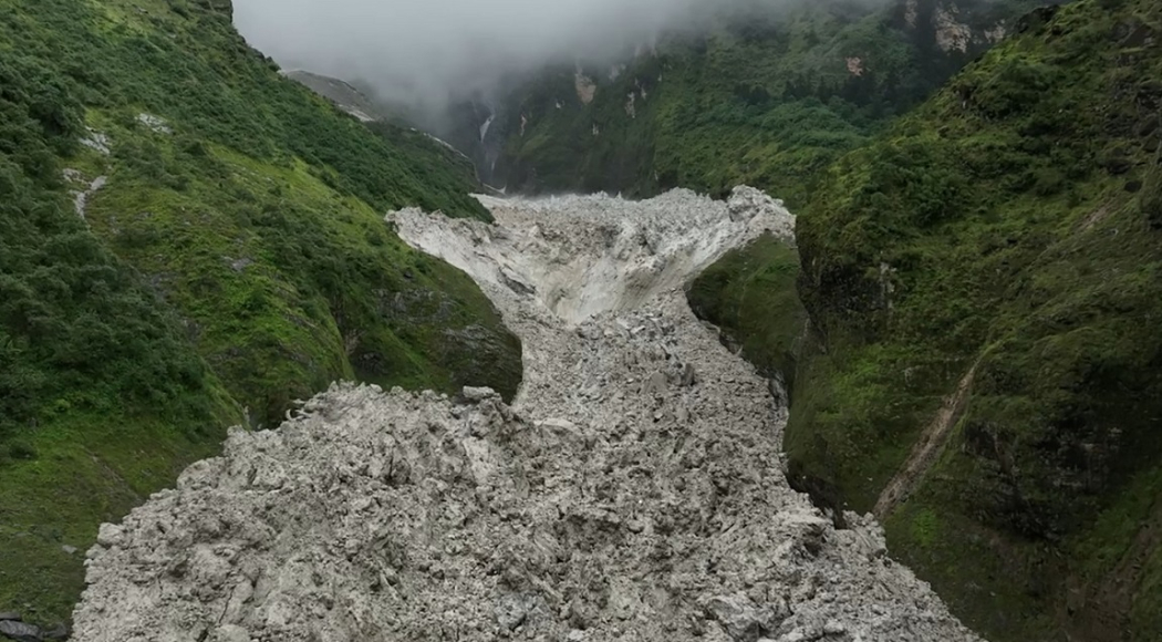 थासाङ हिउँपहिरो: थुनिएको खोला बग्न थाल्यो [अपडेट]