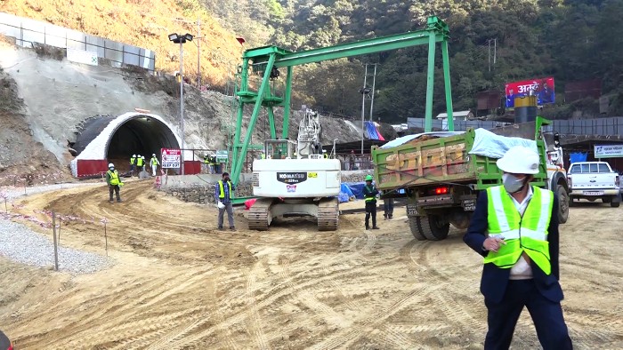 नागढुङ्गा सुरुङको काम रोकियो