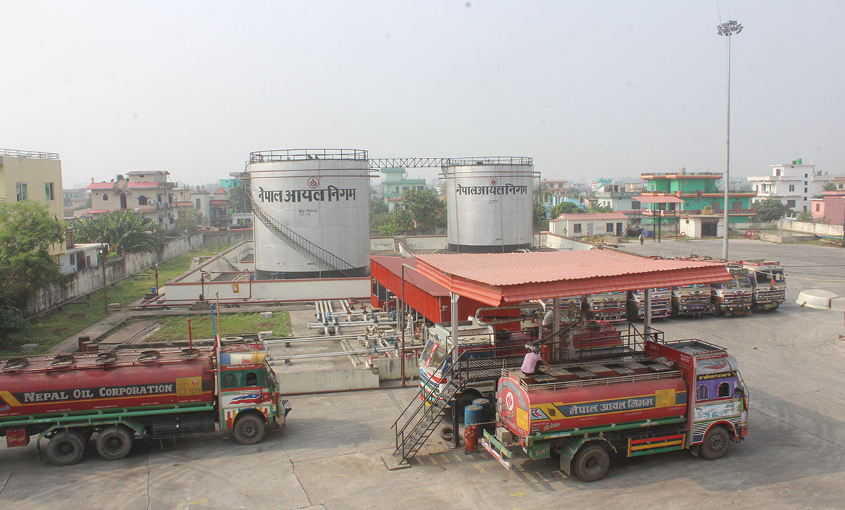 धनगढीको इन्धन डिपोबाट स्थानीय अहोरात्र त्रसित, तत्काल स्थानान्तरण गर्न माग