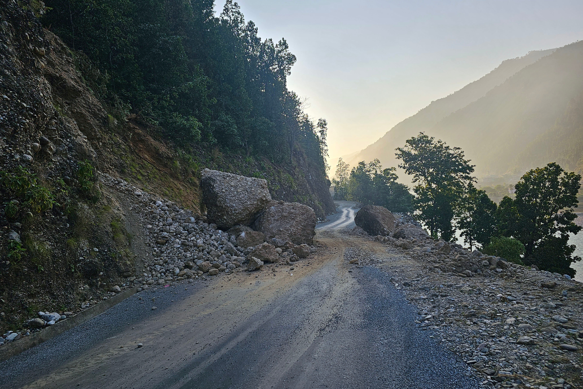 पहिरो हटाएपछि अवरुद्ध कर्णाली राजमार्ग पुनः सञ्चालनमा