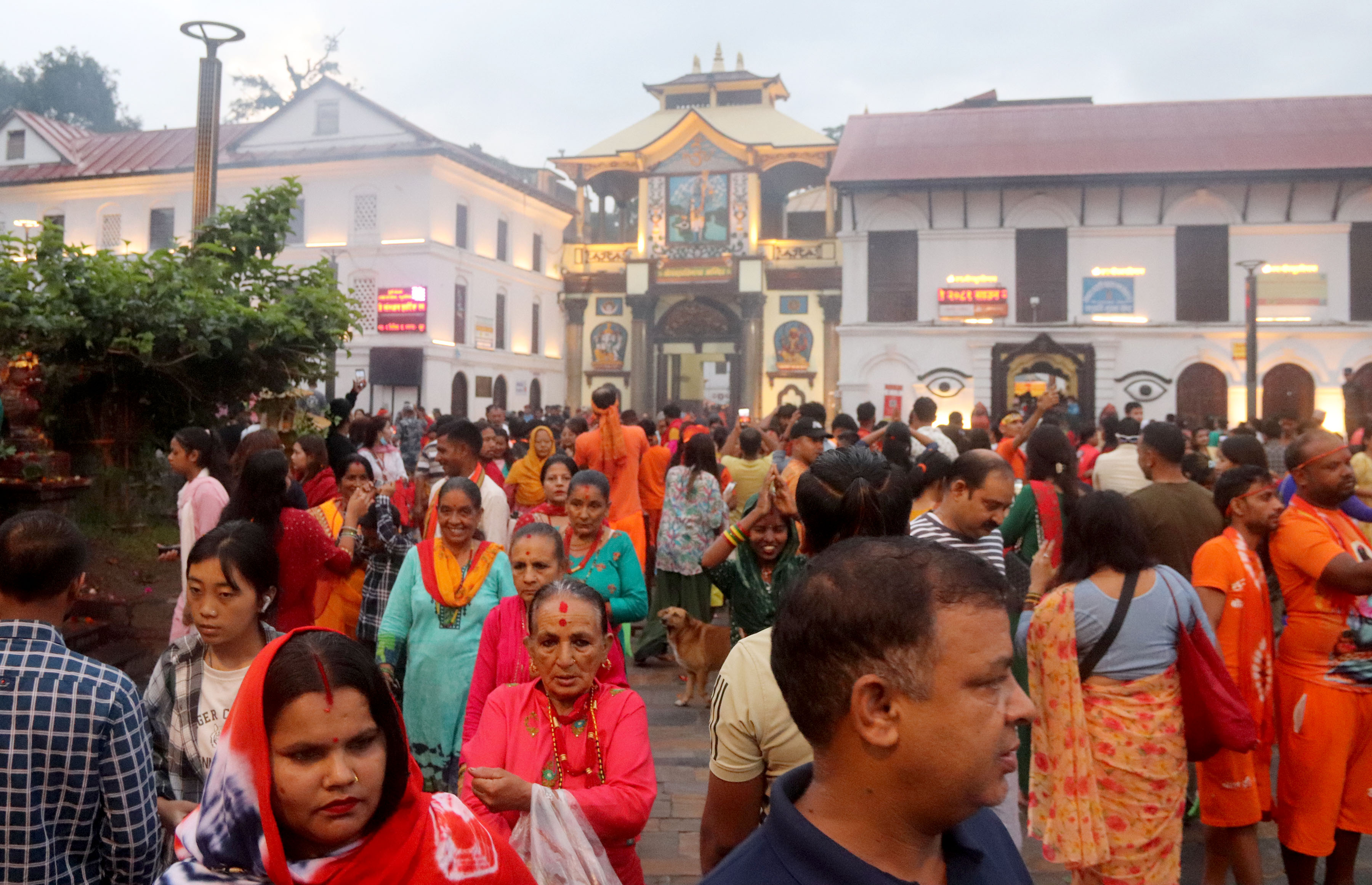 आज साउनको अन्तिम सोमबार, पशुपतिनाथसहित देशभरका शिवालयमा भक्तजनको घुइँचो