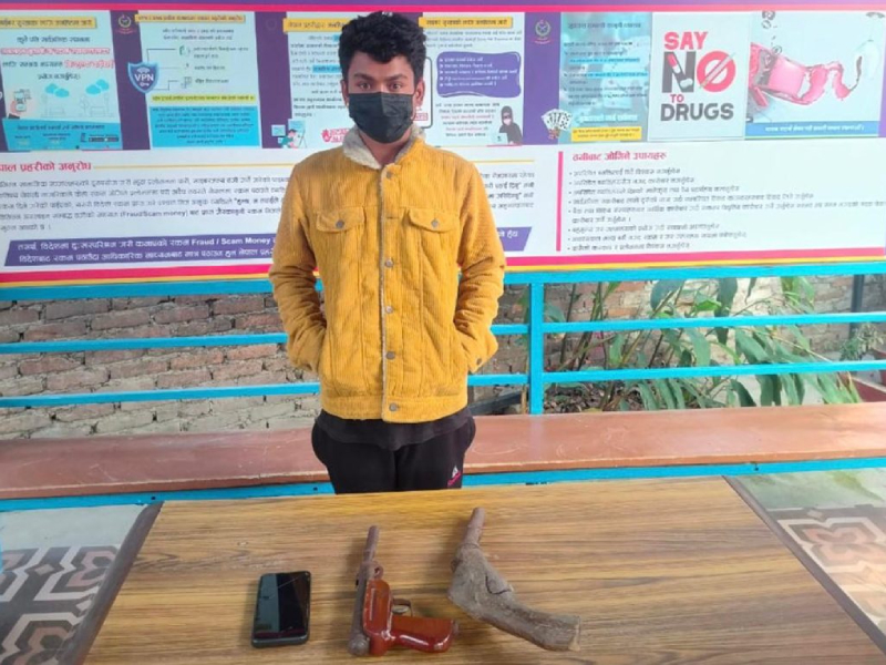 कपनबाट पेस्तोलसहित १ जना पक्राउ