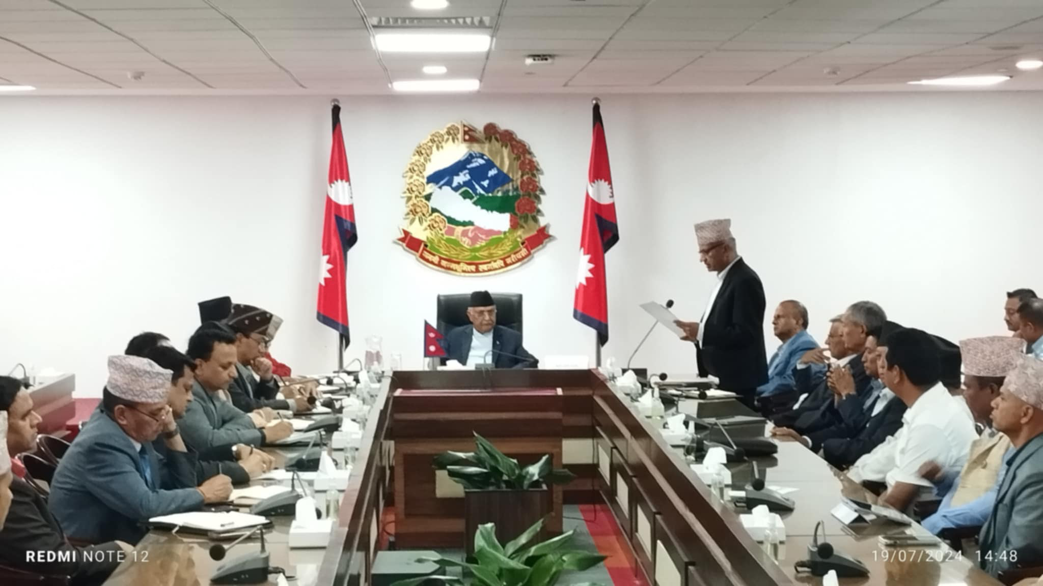 प्रधानमन्त्री ओलीलाई सरकार चलाउन आफ्नै पार्टीले दियो १० बुँदे सुझाव