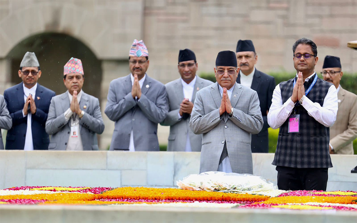 pm-prachanda-at-rajghat-mahatmagandhi-21685599919.jpg