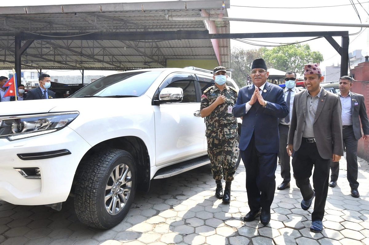 ओलीलाई भेट्न प्रधानमन्त्री दाहाल र कांग्रेस सभापति देउवा बालकोटमा