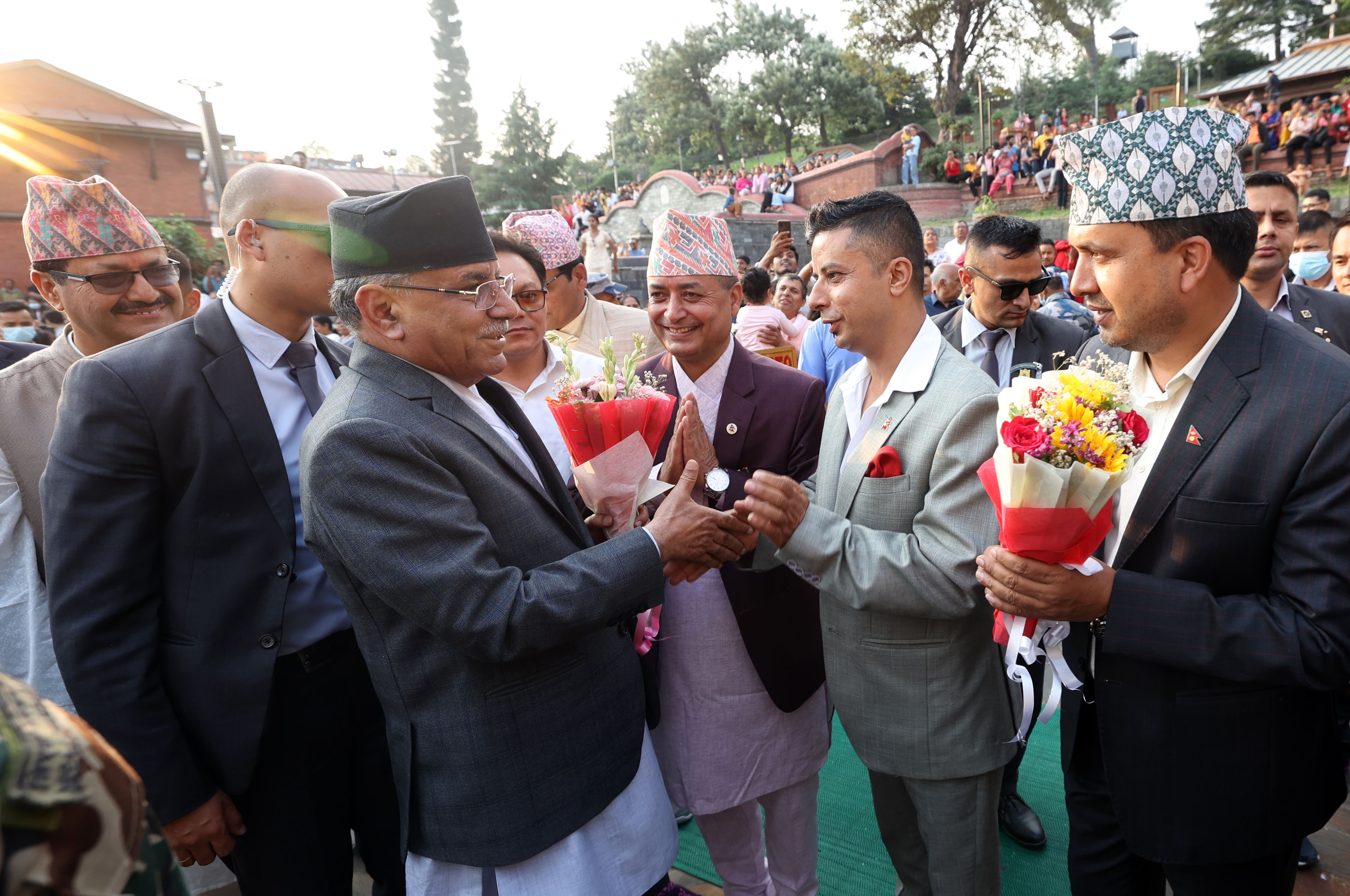 prachanda-pashupatinath1686409348.jpg