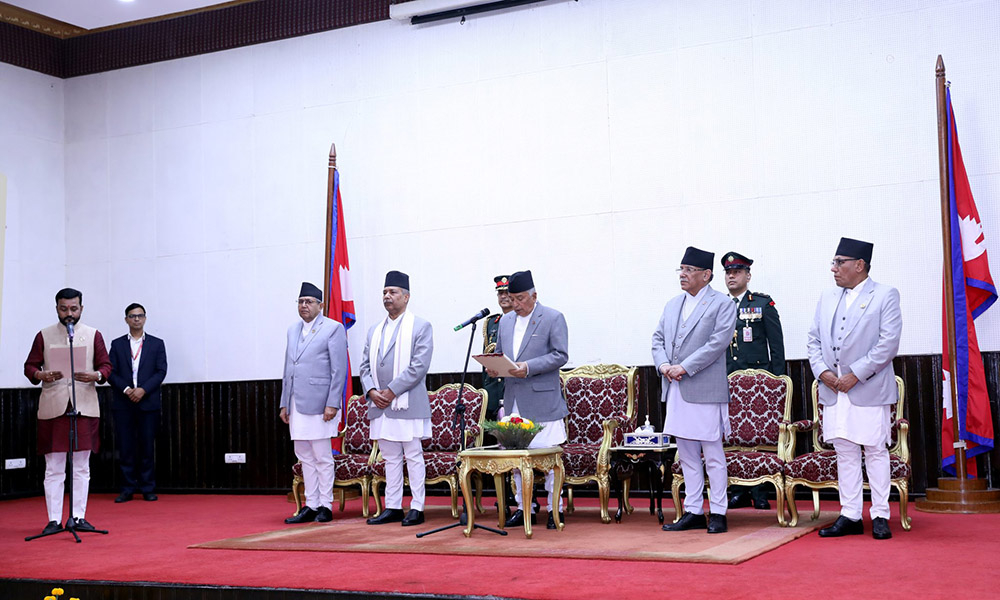 स्वास्थ्यमन्त्री प्रदीप यादवले लिए पद तथा गोपनीयताको शपथ