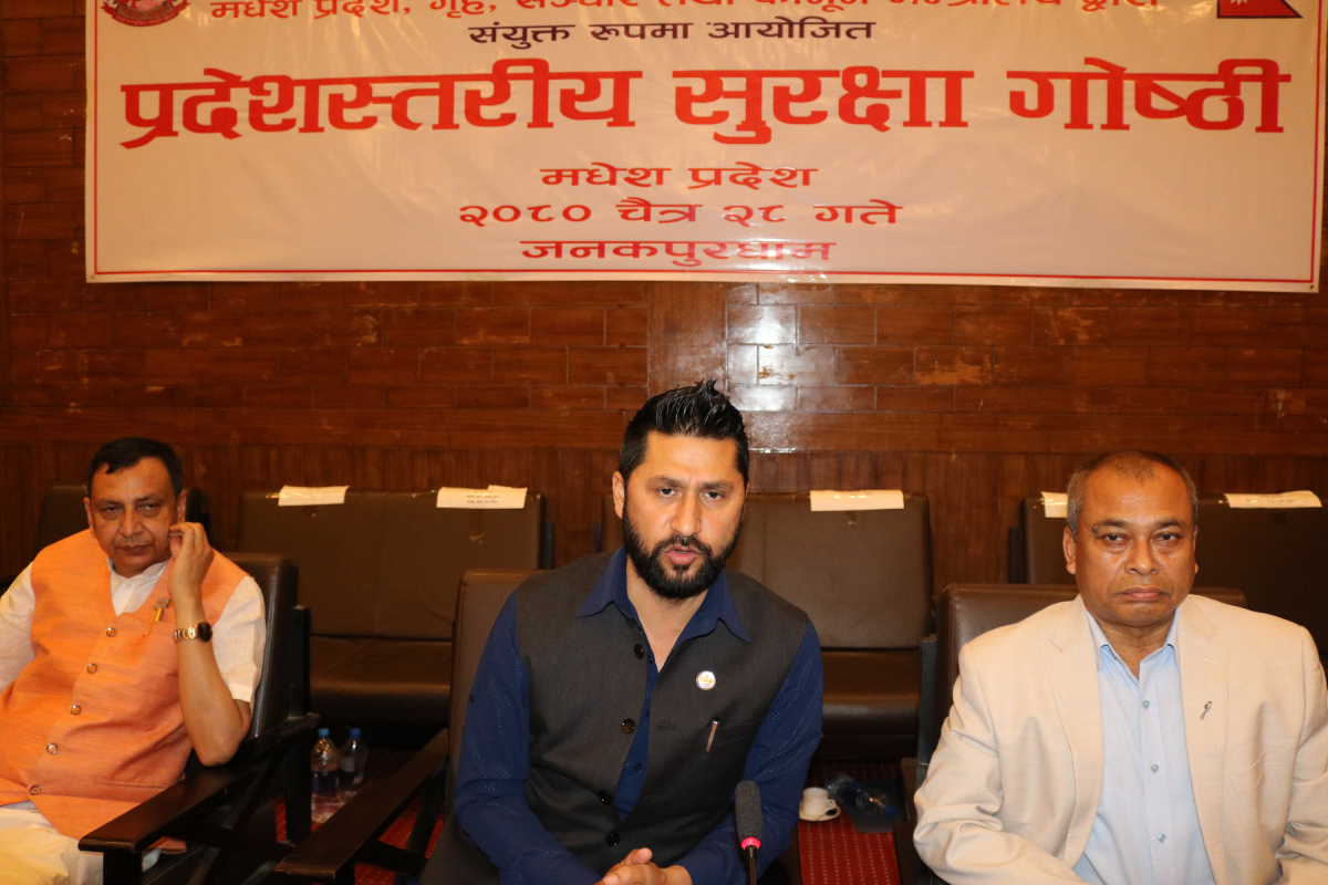 दबाब र प्रभावमा नपरी प्रभावकारी काम गर्नुस् : गृहमन्त्री