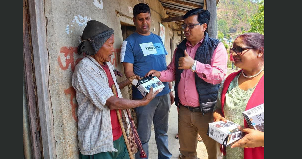 चितवनका विपन्न समुदायले पाए रेडिओ