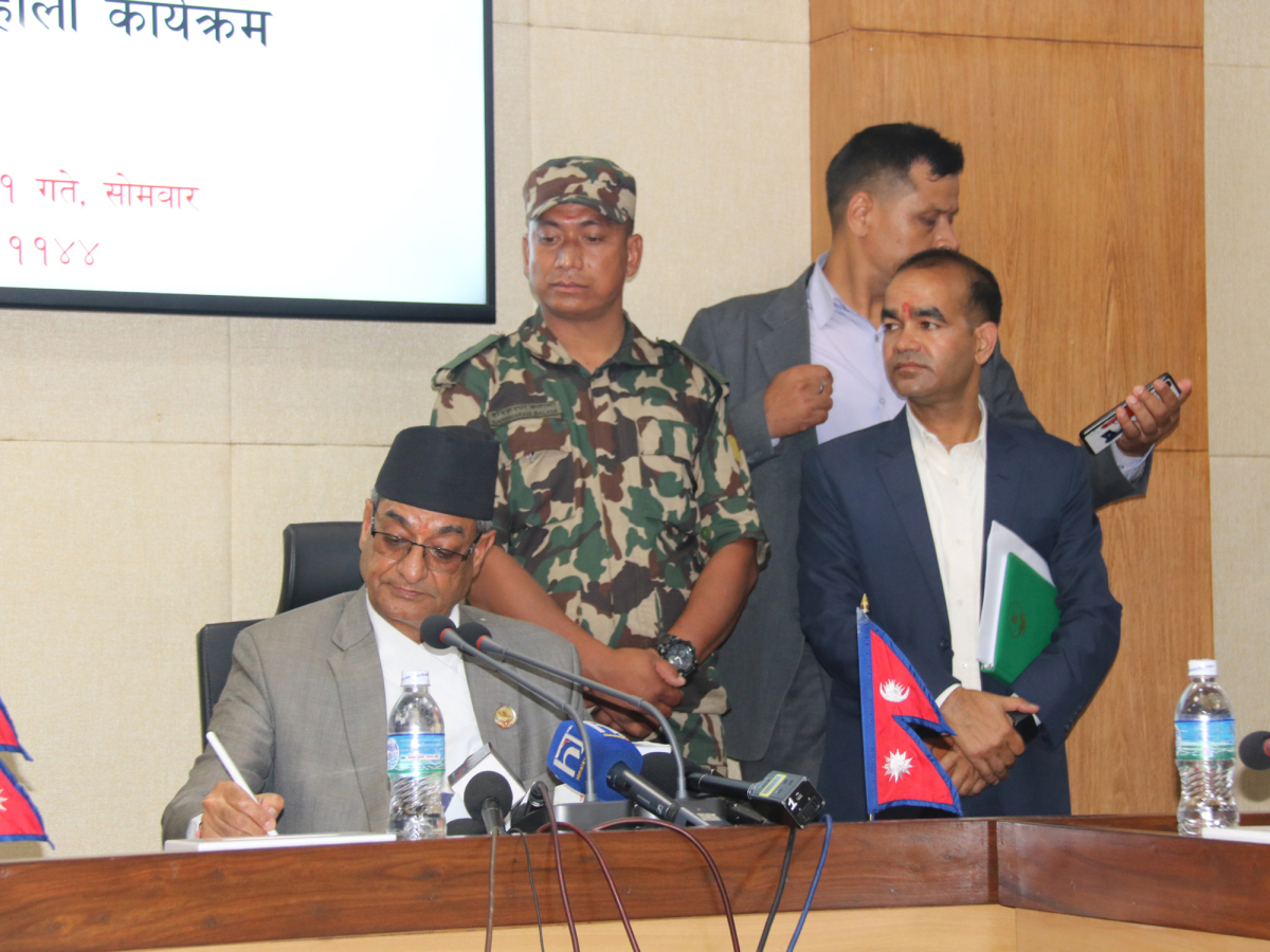 सिमलताल बस दुर्घटनाको अध्ययन गर्न कार्यदल बनाउने गृहमन्त्री लेखकको निर्णय 