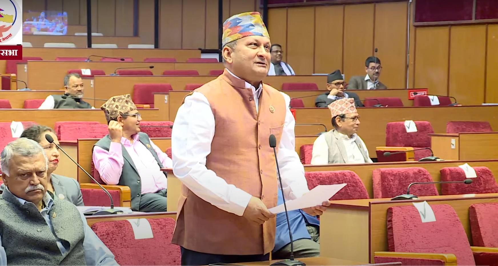 रायमाझीले सोधे — लाज हुन्छ कि हुँदैन? सरकार चलाउँदै छौं कि तस्करी गर्दैछौँ?