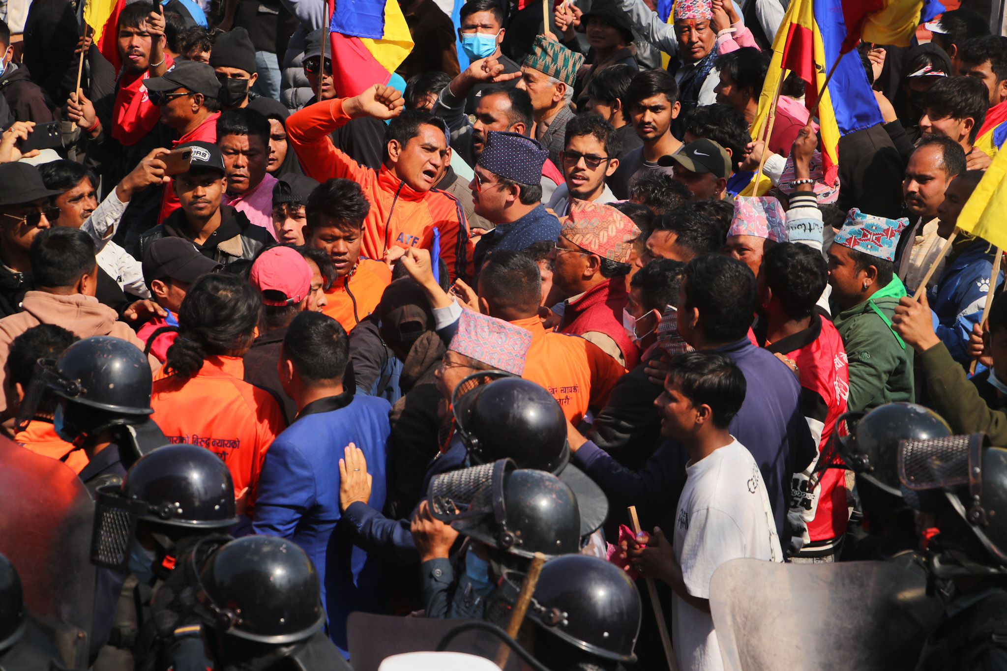 राप्रपा नेपालको प्रदर्शनमा प्रहरीले गर्यो लाठीचार्ज