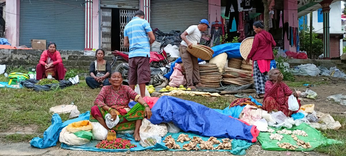 फुटपाथ व्यापारी भन्छन्— पैसा कमाउन ठूलै व्यापार गर्नु पर्दैन