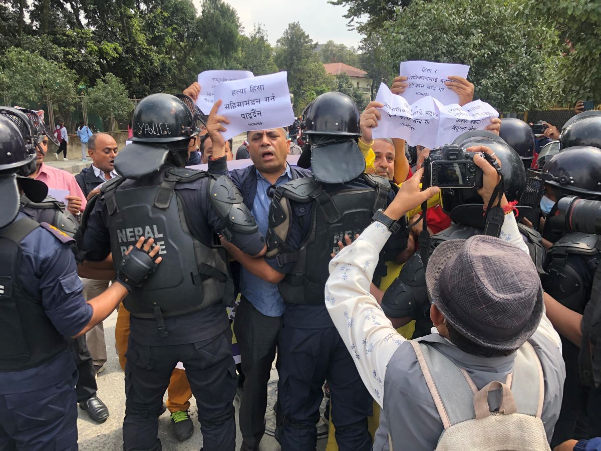 राष्ट्रपति भवन अगाडि प्रदर्शन गर्ने शान्ति समाजका ११ पक्राउ