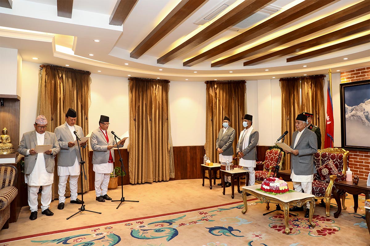 नवनियुक्त तीन मन्त्रीद्वारा शपथ ग्रहण