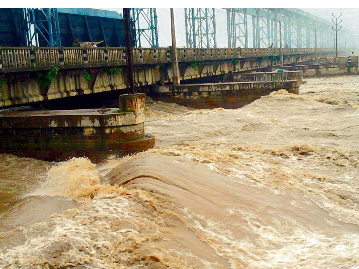 सप्तकोशीका सबै ढोका खुला, अहिलेसम्म पानीको बहाव उच्च