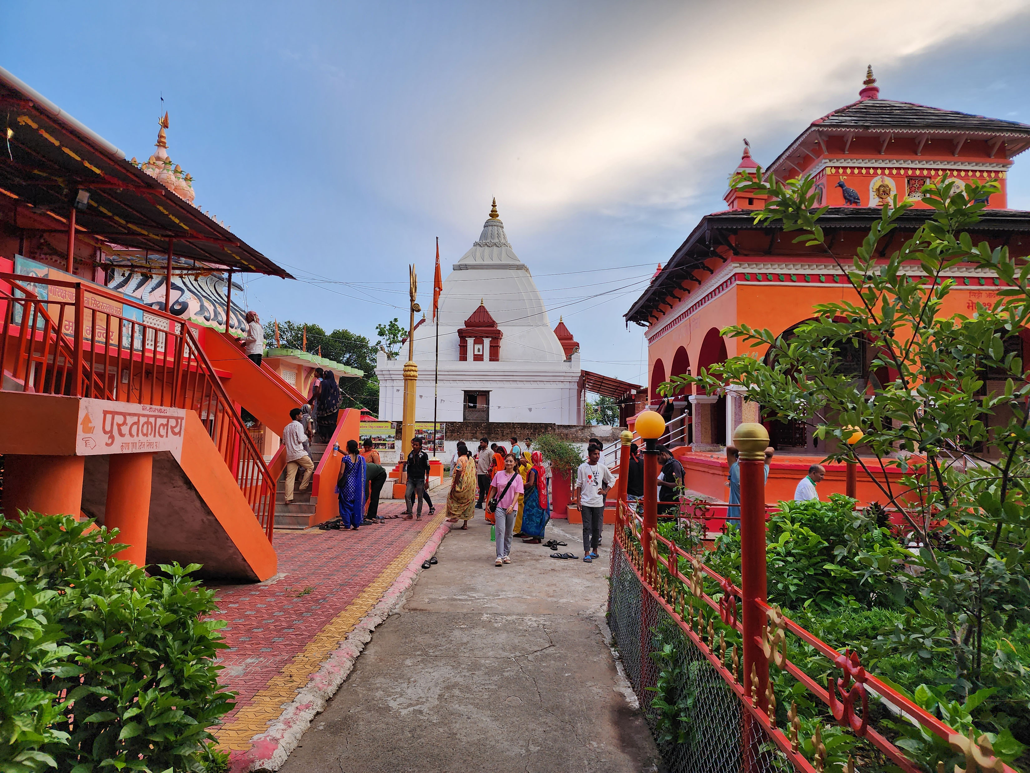 दाङकाे सिद्धरत्ननाथ मठ