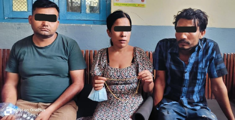 सिक्री चोरेर भाग्ने महिलासहित चोरीमा संलग्न ३ जना पक्राउ 