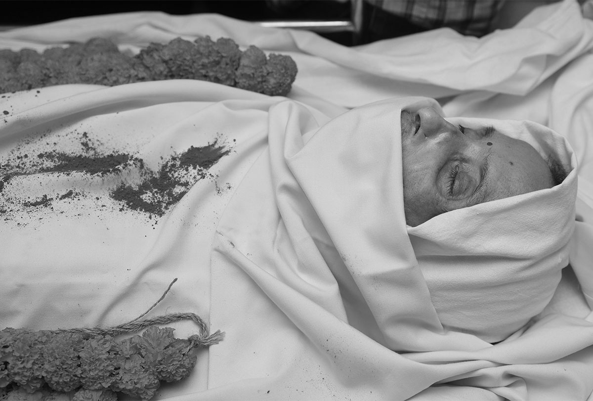 प्रधानमन्त्री दाहाल पत्नी सीताको पार्थिव शरीर अन्तिम श्रद्धाञ्जलीका लागि पेरिस डाँडामा राखियो